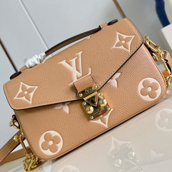 LV Pochette Metis East West LV Pochette Metis East West