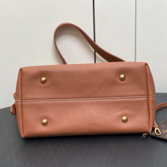 LV Low Key Hobo MM LV Low Key Hobo MM