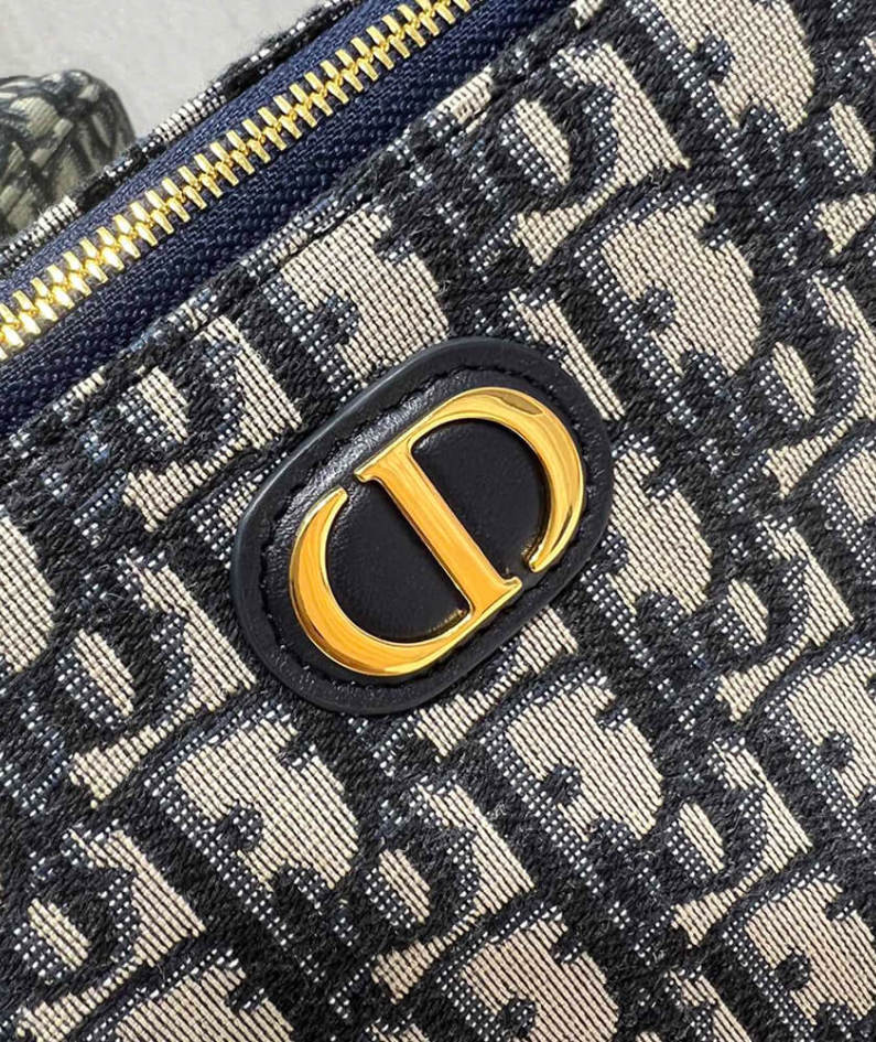 30 MONTAIGNE BOX BAG