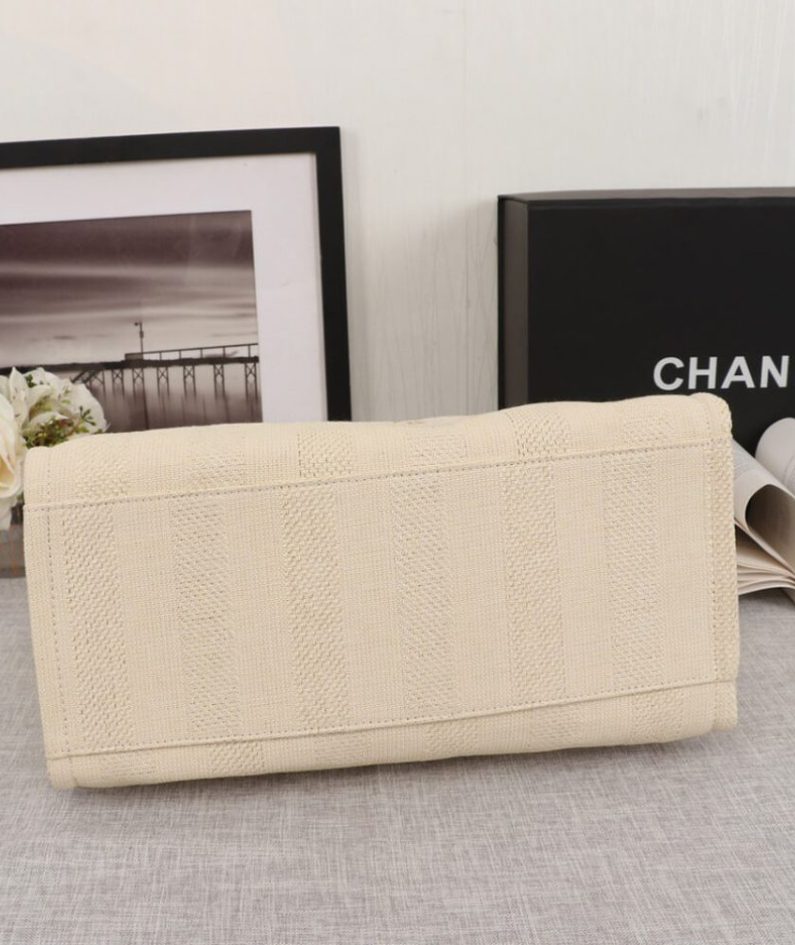 CHANEL Woven Straw Raffia Striped Medium Deauville Tote