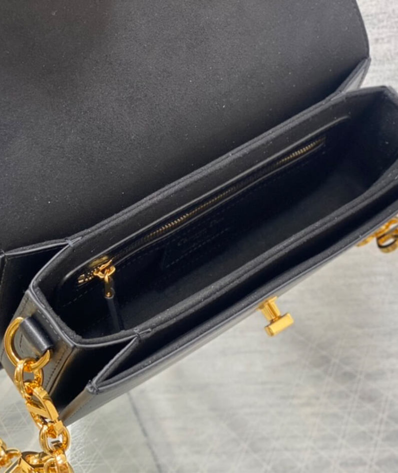 30 MONTAIGNE AVENUE BAG