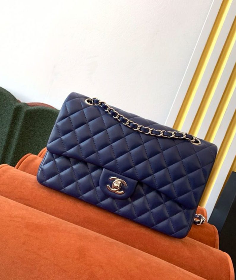 CHANEL CLASSIC 11.12 HANDBAG(high-end grade)