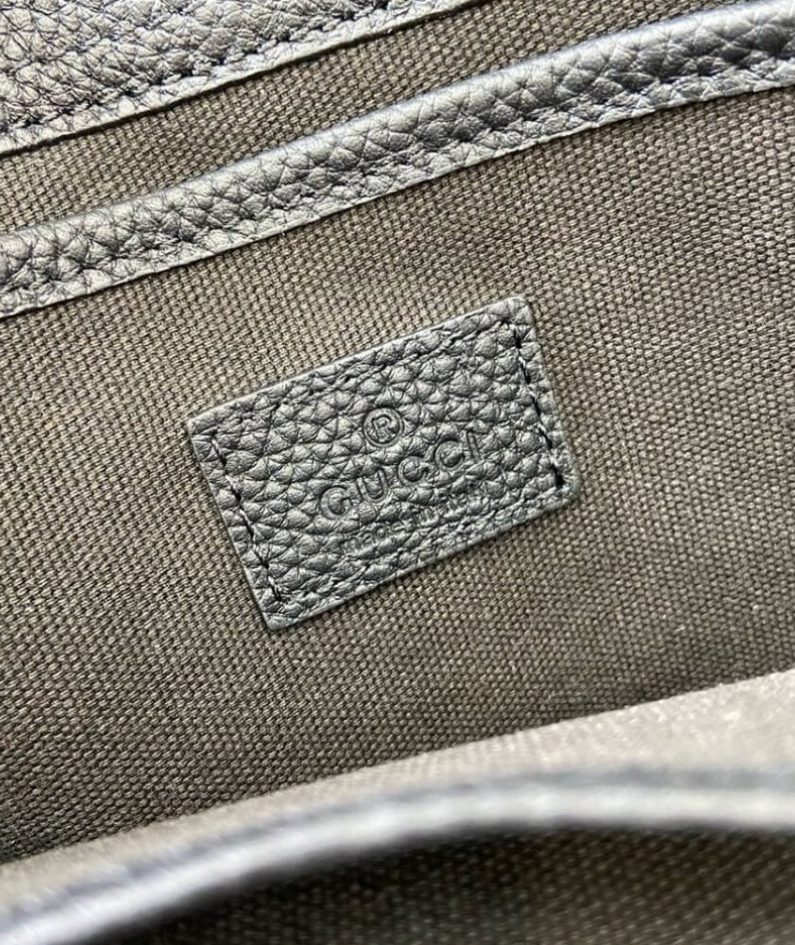 GUCCI SMALL TOTE BAG WITH HOOK CLOSURE