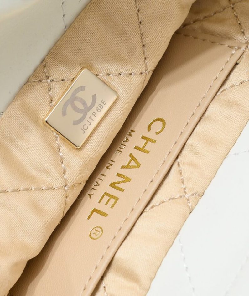CHANEL 22 MINI HANDBAG