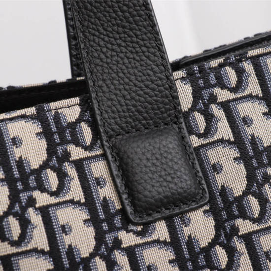 SADDLE TOTE BAG WITH SHOULDER STRAP
