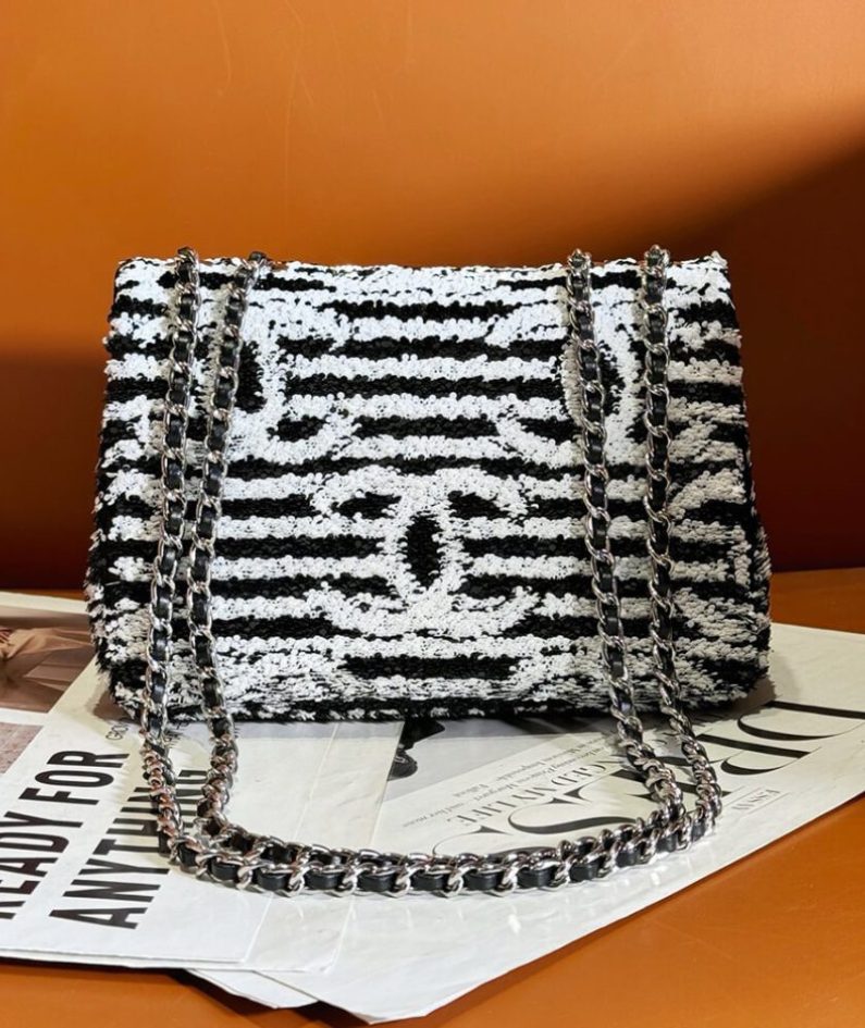 CHANEL SMALL FLAP BAG