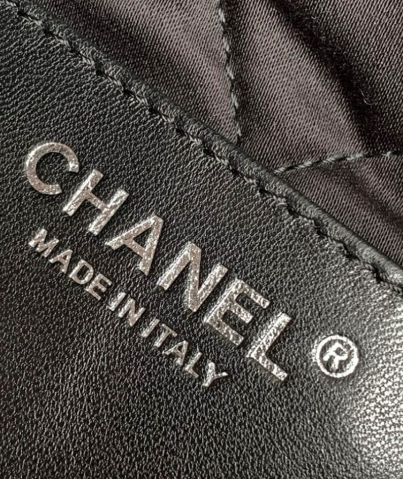 CHANEL 22 MINI HANDBAG