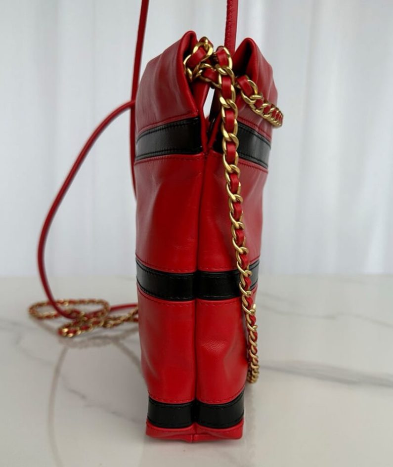 CHANEL 22 MINI HANDBAG