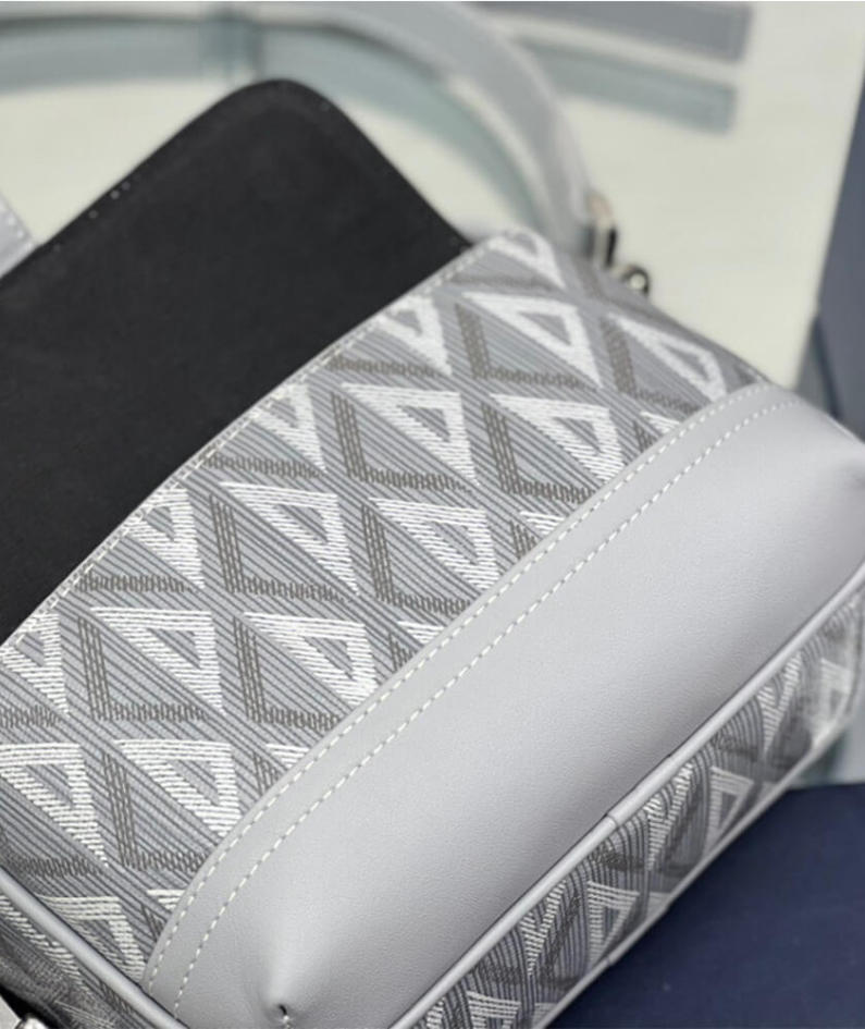 DIOR HIT THE ROAD MESSENGER POUCH