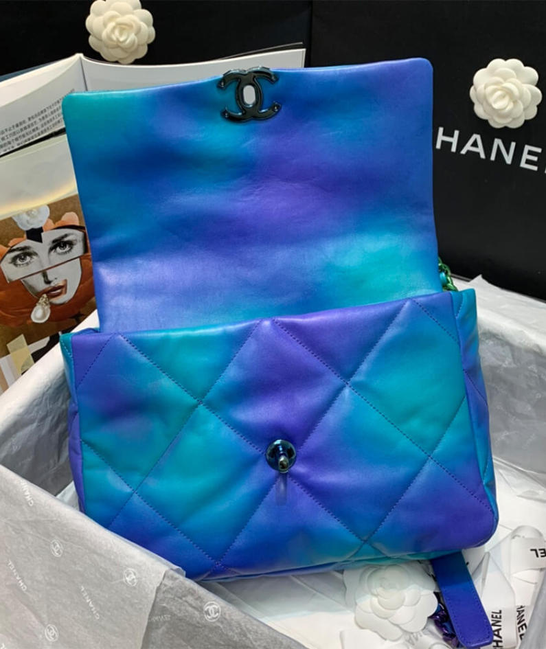 CHANEL 19 Handbag