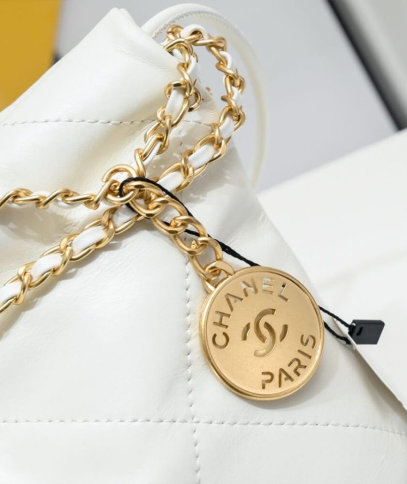 CHANEL 22 MINI HANDBAG