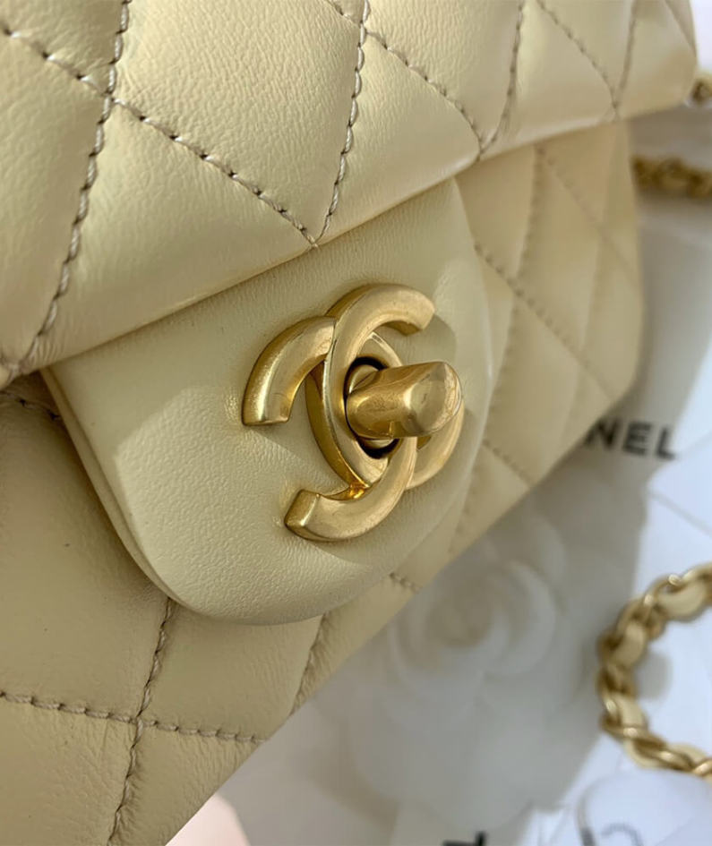 CHANEL Classic Flap Shoulder Bag