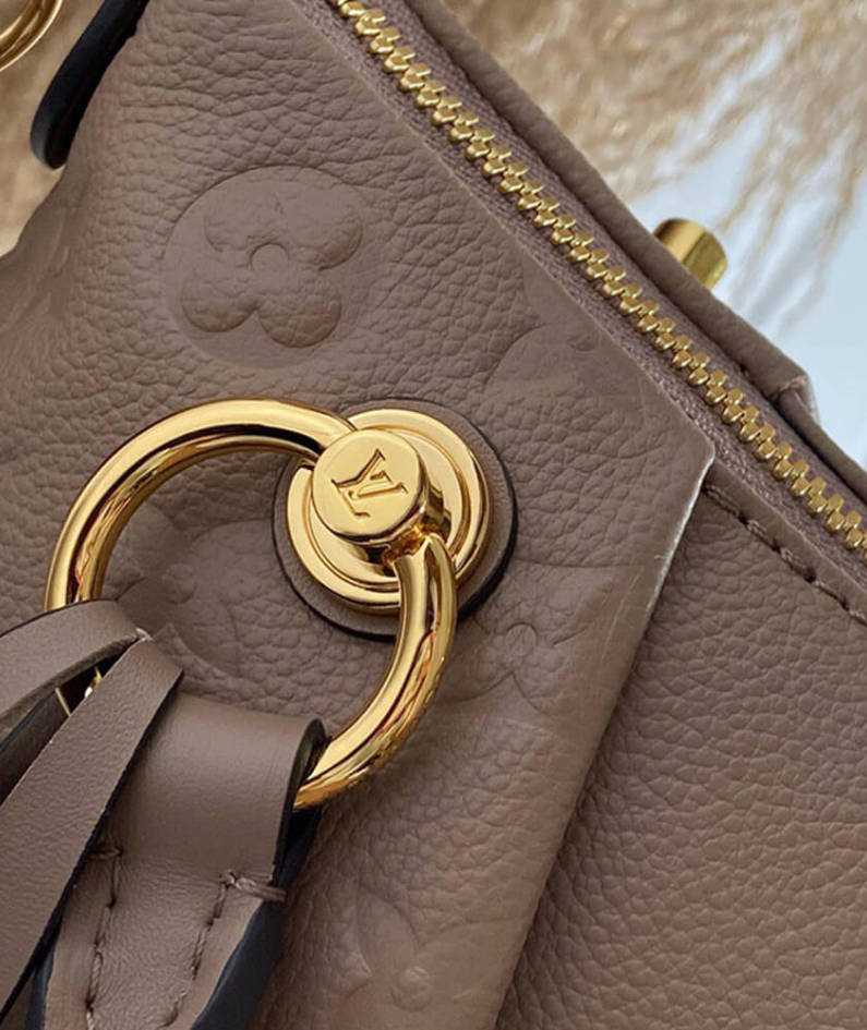 LV TOTE MM HANDBAG