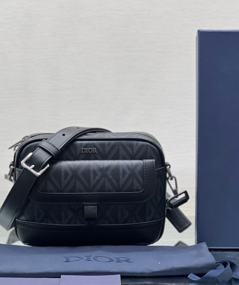 DIOR HIT THE ROAD MESSENGER POUCH