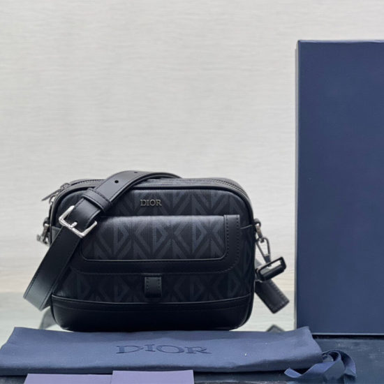 DIOR HIT THE ROAD MESSENGER POUCH