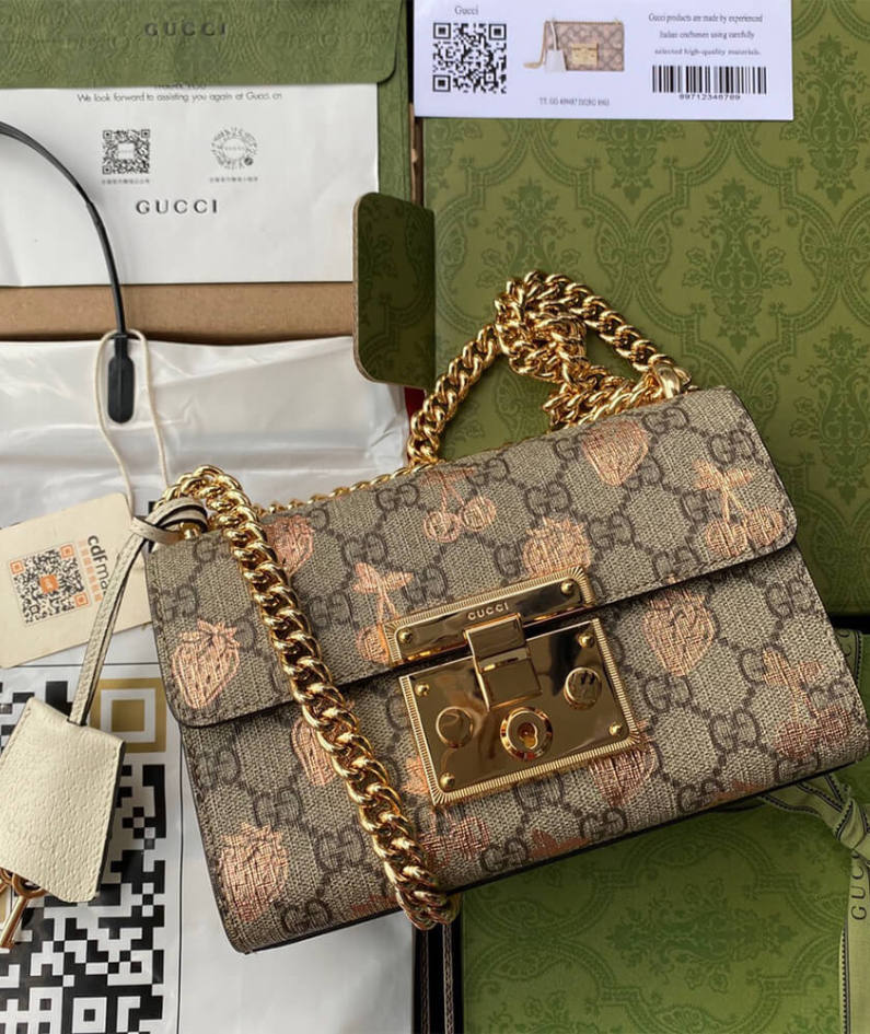 Padlock small berry shoulder bag