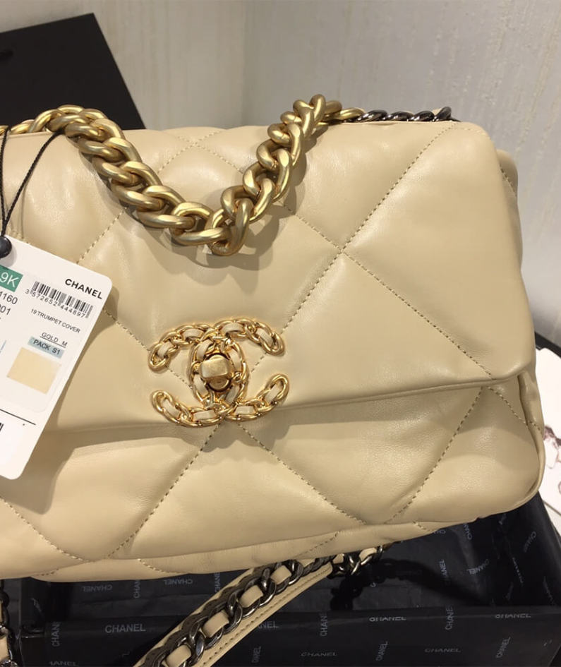 CHANEL 19 Small Flap Bag