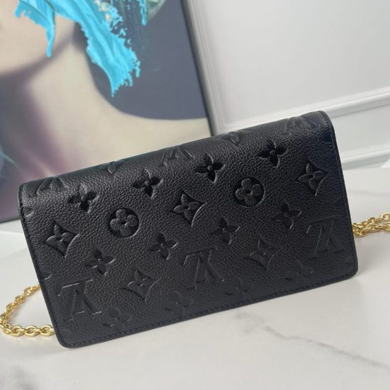 LV Wallet On Chain Lily LV Wallet On Chain Lily