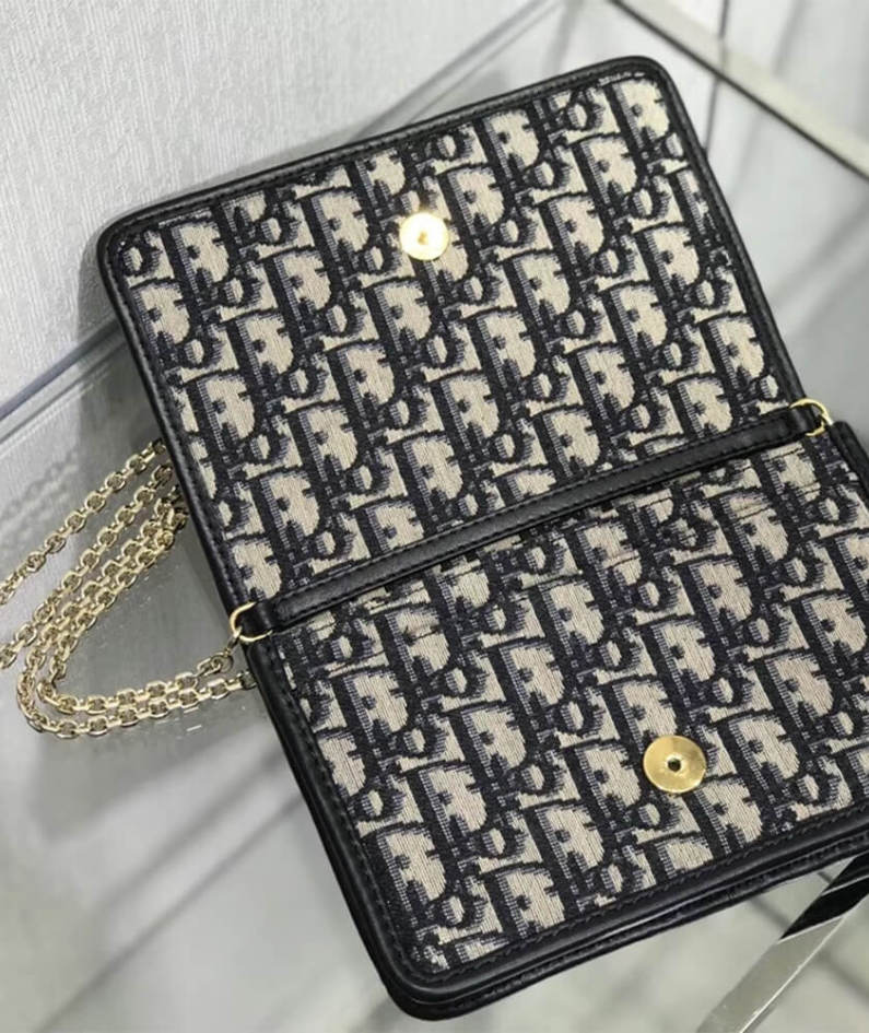 2-IN-1 30 MONTAIGNE POUCH