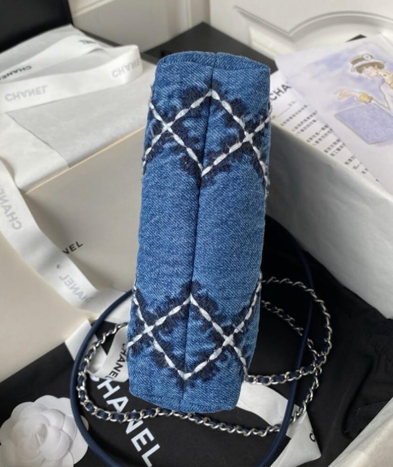 CHANEL 22 MINI HANDBAG