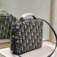 30 MONTAIGNE BOX BAG
