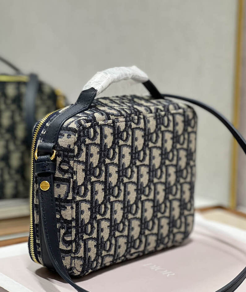 30 MONTAIGNE BOX BAG