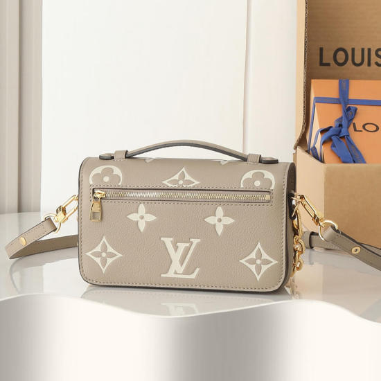 LV Pochette Metis East West LV Pochette Metis East West