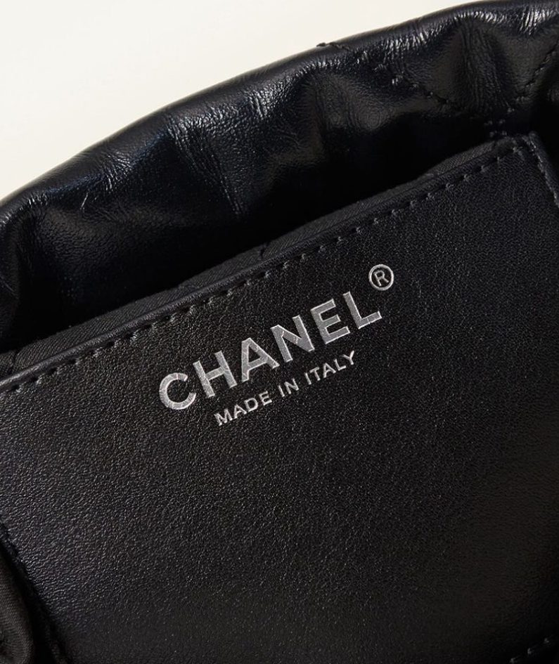 CHANEL 22 MINI HANDBAG