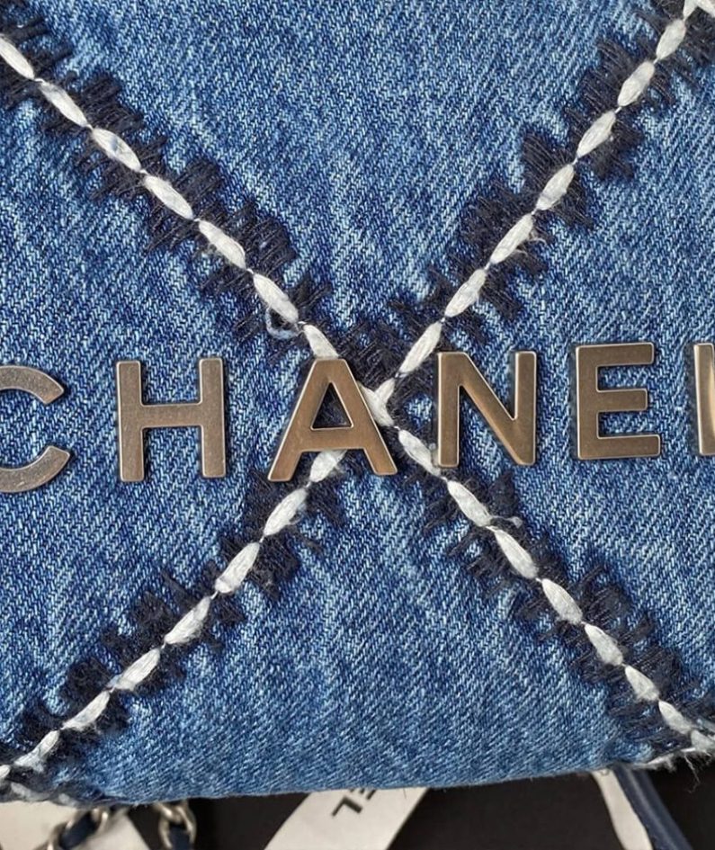 CHANEL 22 MINI HANDBAG