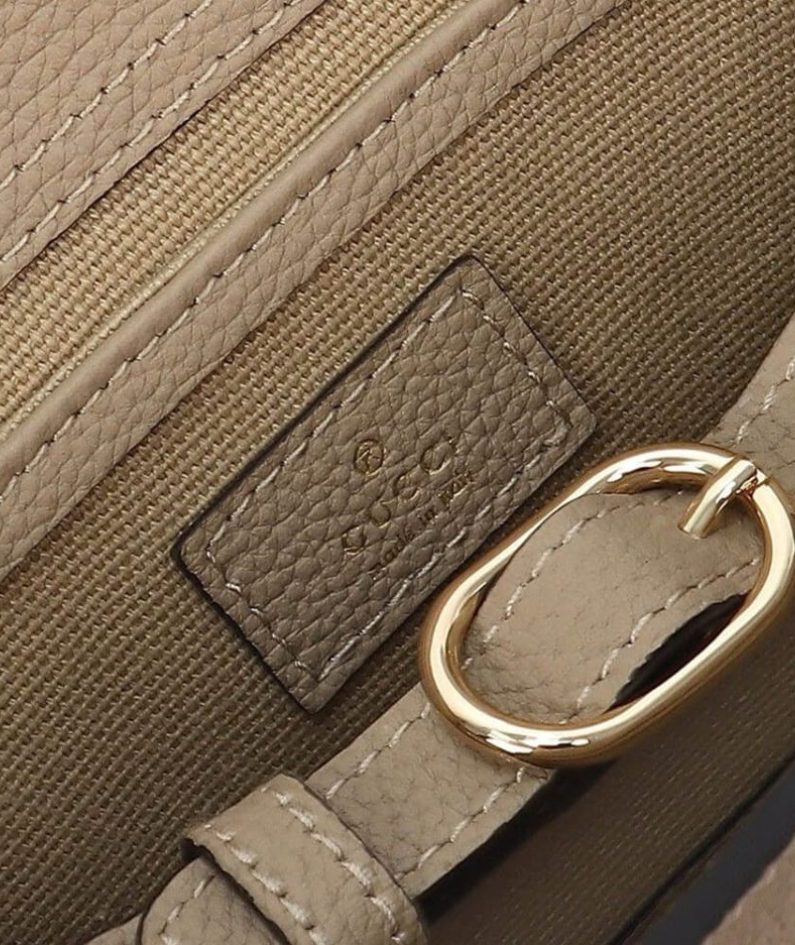 GUCCI SMALL TOTE BAG WITH HOOK CLOSURE