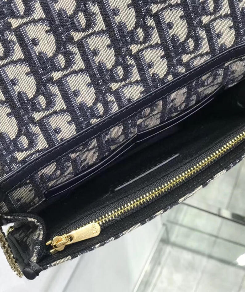 2-IN-1 30 MONTAIGNE POUCH