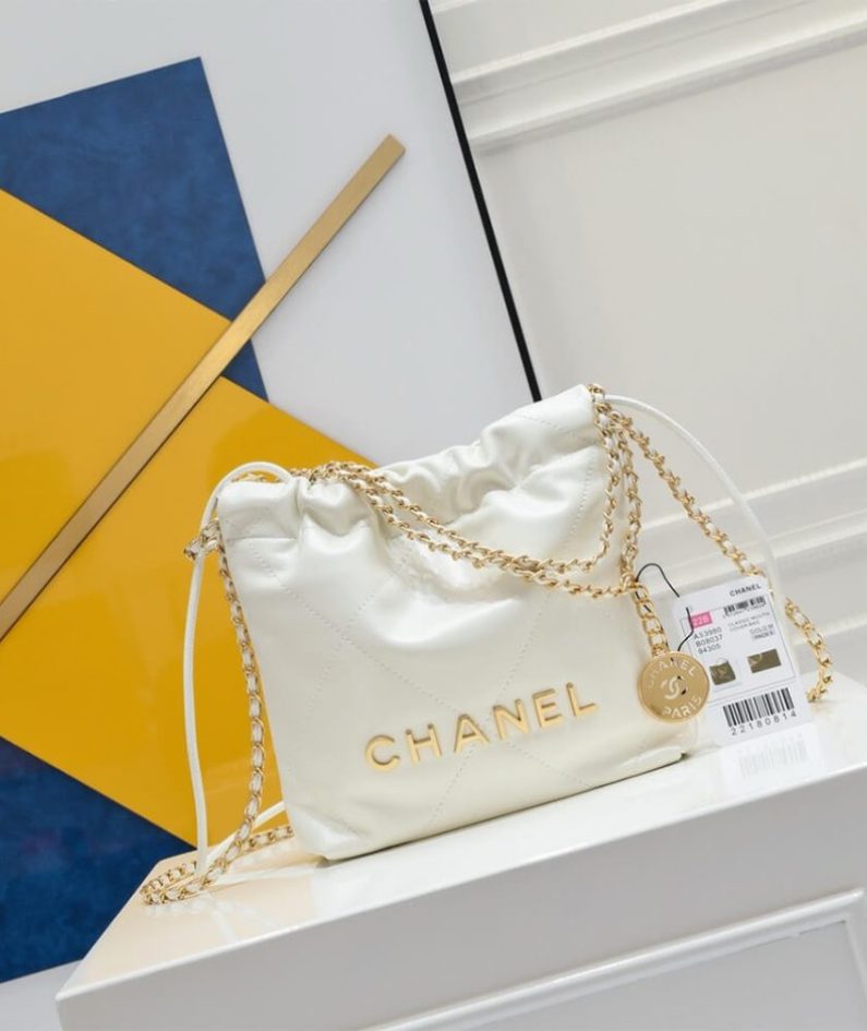 CHANEL 22 MINI HANDBAG
