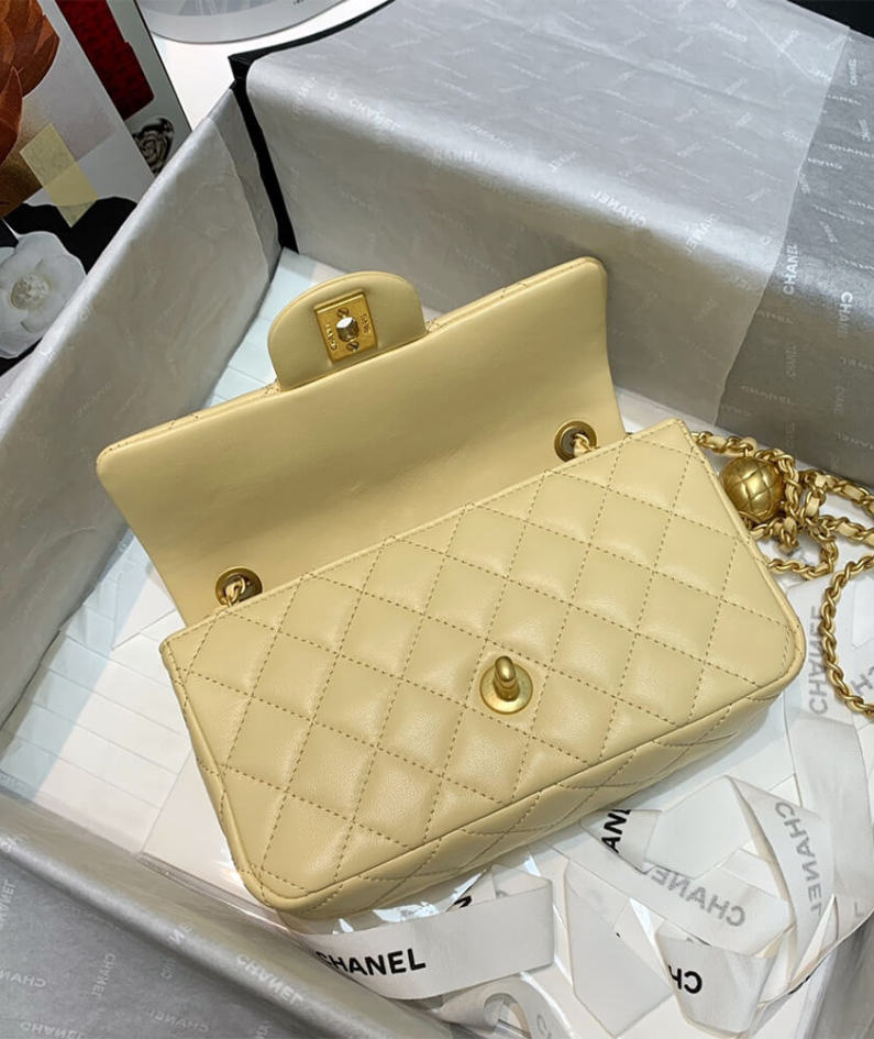 CHANEL Classic Flap Shoulder Bag