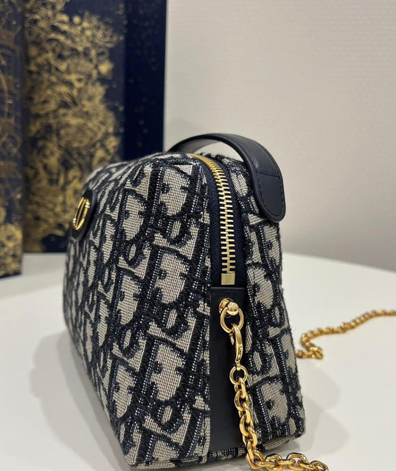 30 MONTAIGNE MEDIUM D-ARCH MINI BAG