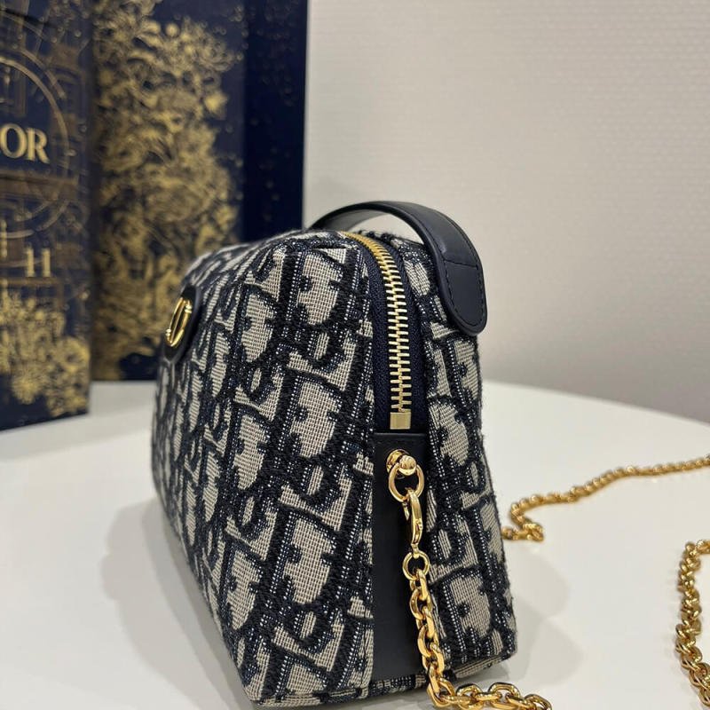 30 MONTAIGNE MEDIUM D-ARCH MINI BAG