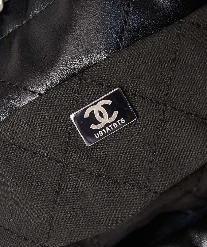 CHANEL 22 MINI HANDBAG