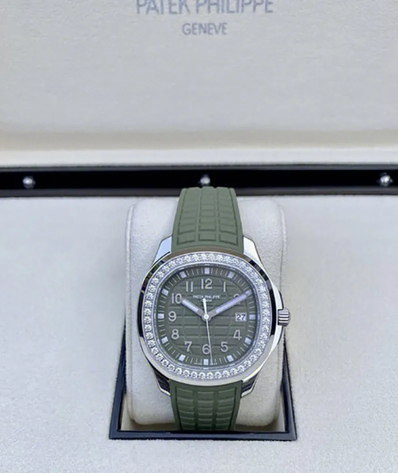 5267/200A-011-Patek Philippe AQUANAUT