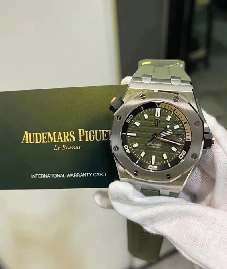 Royal Oak Offshore Diver's Watch Ref. 15720ST(AAAAA Version) Royal Oak Offshore Diver's Watch Ref. 15720ST(AAAAA Version)
