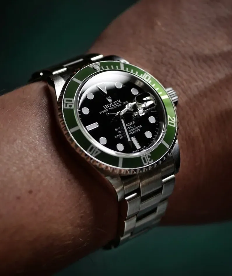 Rolex Submariner 16610LV-93250 black dial watch