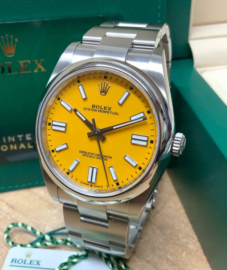 OYSTER PERPETUAL 124300 Series（Yellow）