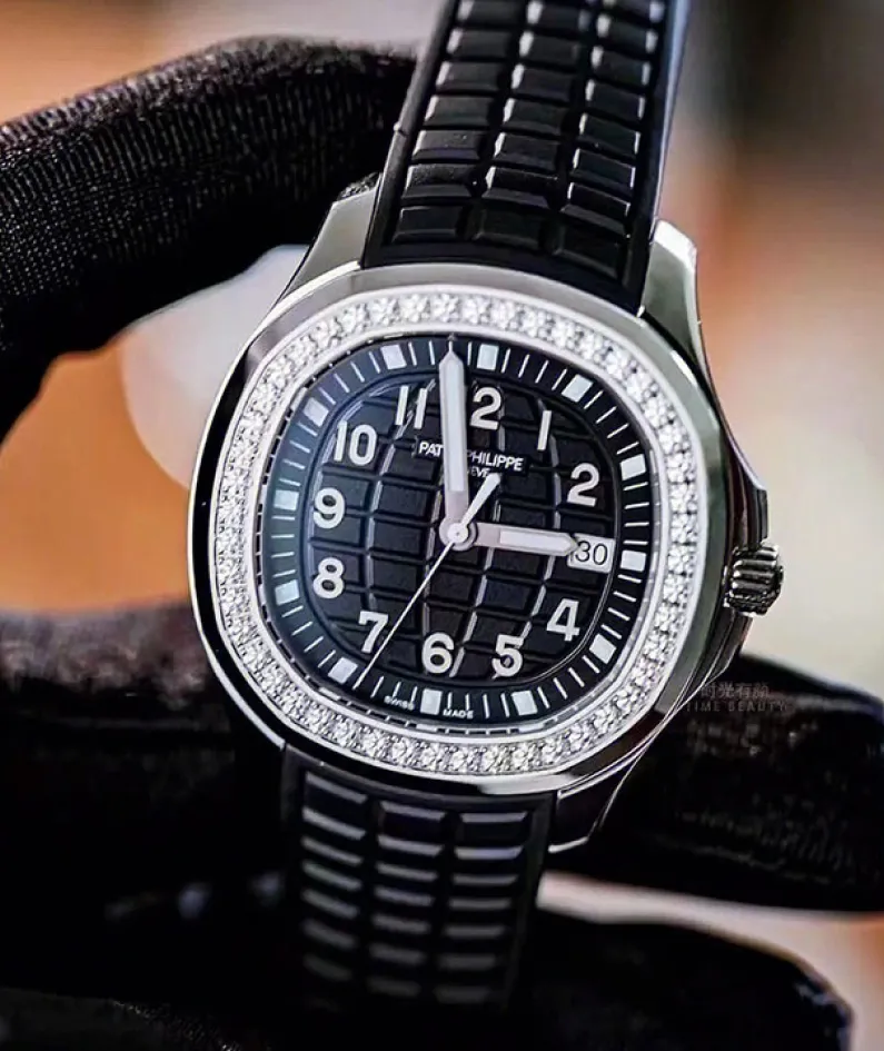 5267/200A-001-Patek Philippe AQUANAUT