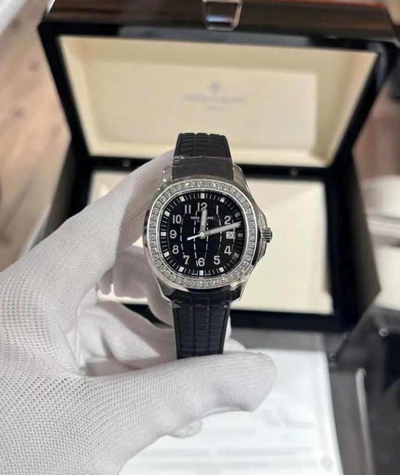 5267/200A-001-Patek Philippe AQUANAUT