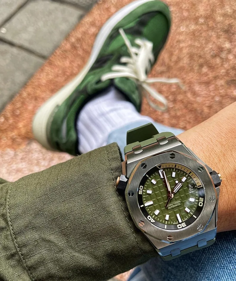 Royal Oak Offshore Diver's Watch Ref. 15720ST(AAAAA Version) Royal Oak Offshore Diver's Watch Ref. 15720ST(AAAAA Version)