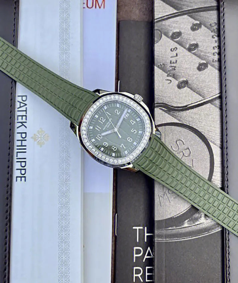 5267/200A-011-Patek Philippe AQUANAUT