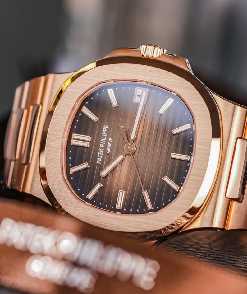 5711/1R-001-Patek Philippe Nautilus