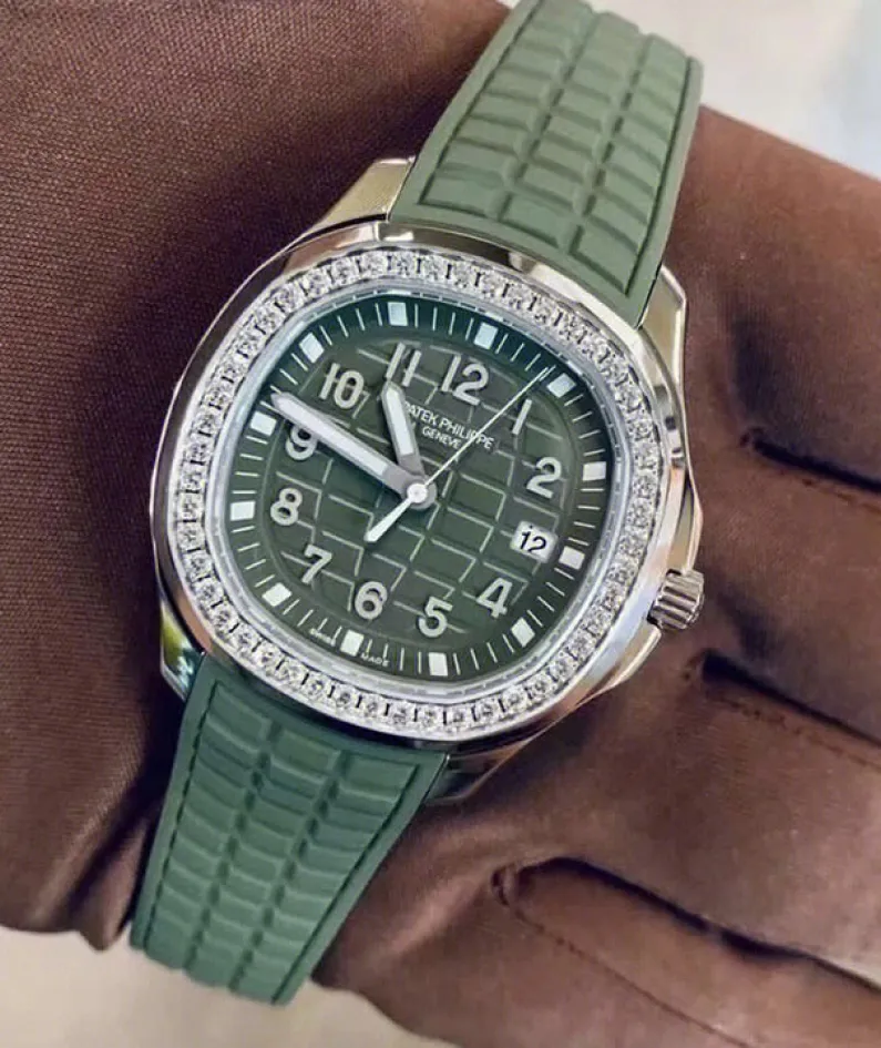 5267/200A-011-Patek Philippe AQUANAUT
