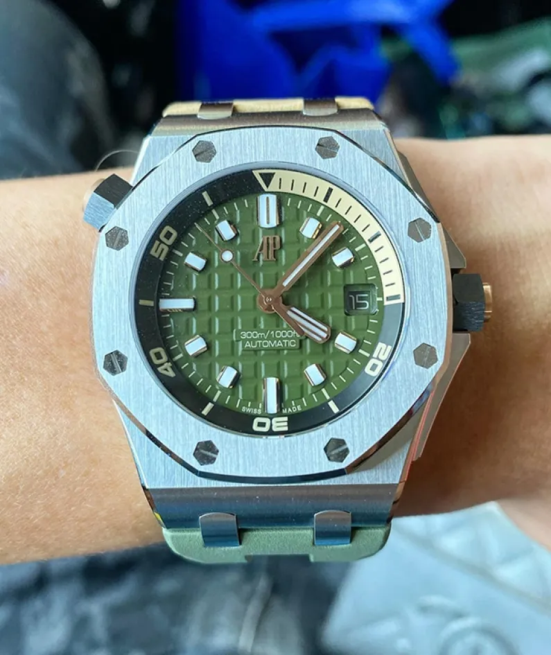 Royal Oak Offshore Diver's Watch Ref. 15720ST(AAAAA Version) Royal Oak Offshore Diver's Watch Ref. 15720ST(AAAAA Version)