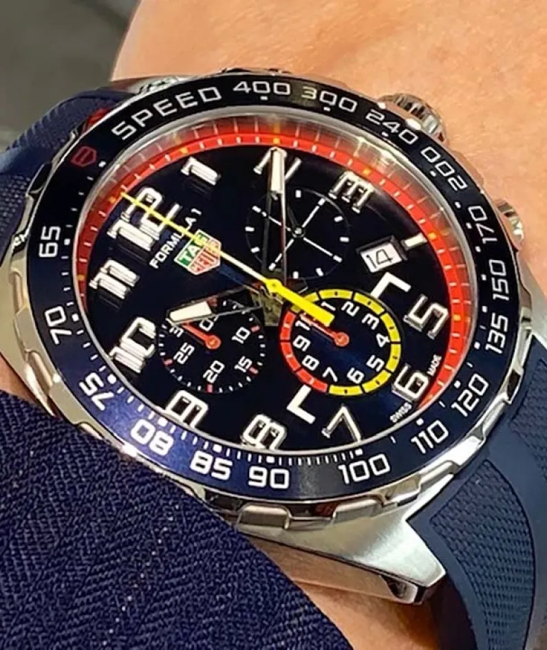 TAG HEUER FORMULA 1 X RED BULL RACING Quartz Chronograph - Diameter 43 mm CAZ101AL.FT8052
