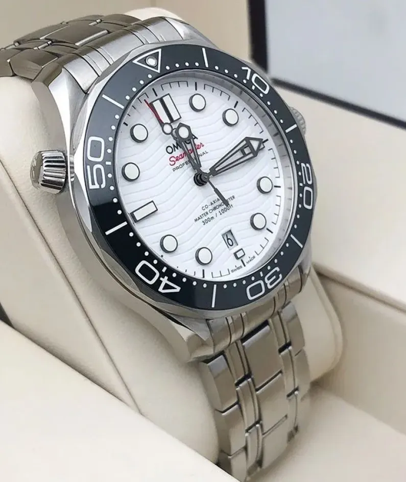 DIVER 300M CO‑AXIAL MASTER CHRONOMETER 42 MM-210.30.42.20.04.001