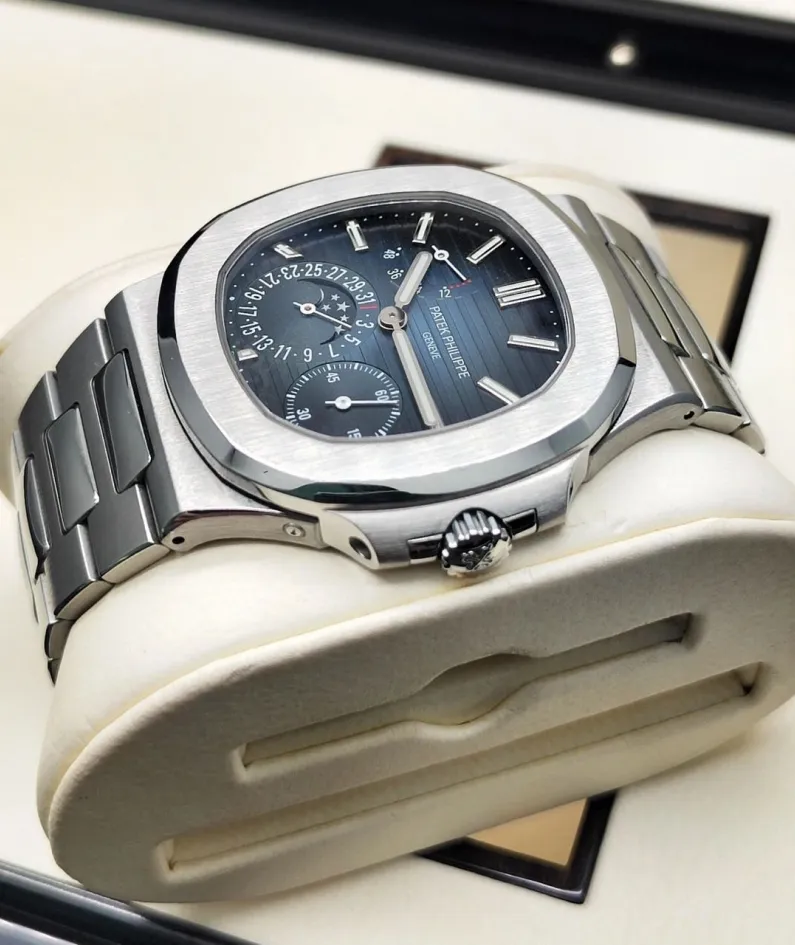 5712/1A PATEK PHILIPPE- NAUTILUS
